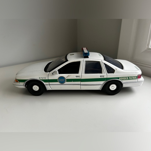 MOTOR-MAX - CHEVROLET - CAPRICE BORDER PATROL PUBLIC SERVICE POLICE 1993 - Picture 3 of 8